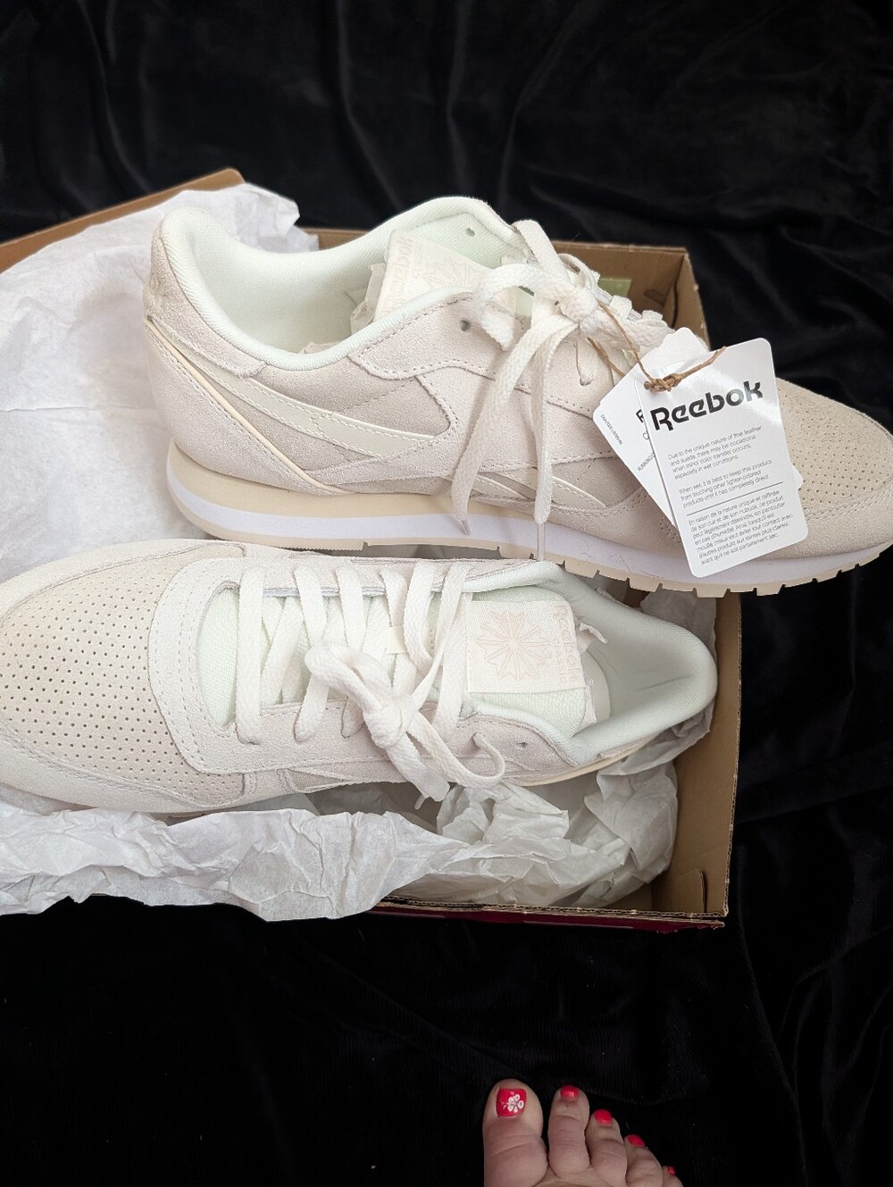 Reebok Suede Classic Runner in Light Beige and Cream - Picture 3 of 4